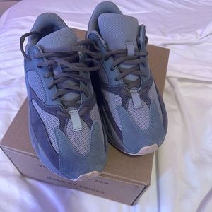 Yeezy 700